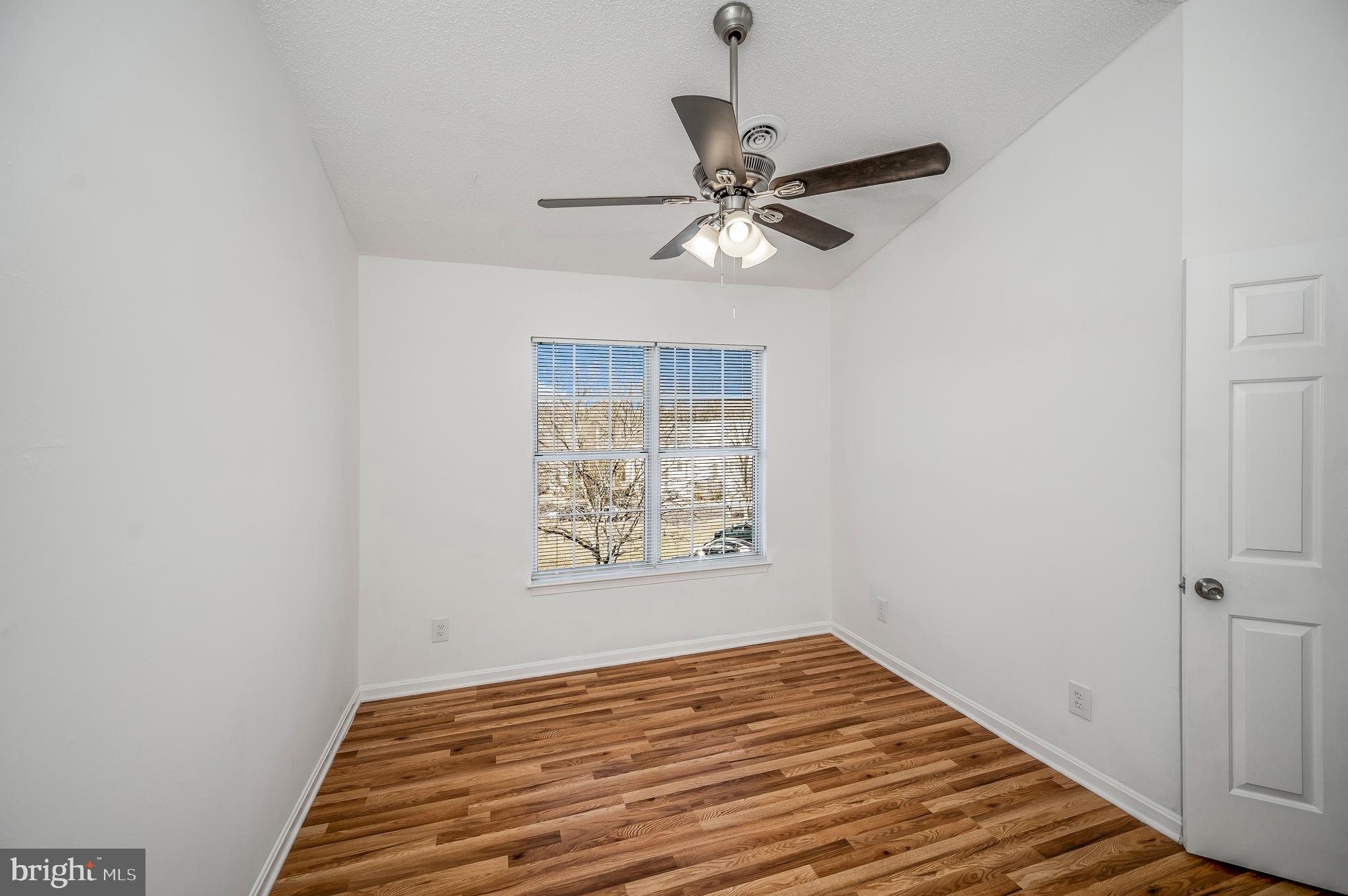 SPRING KNOLL - Residential