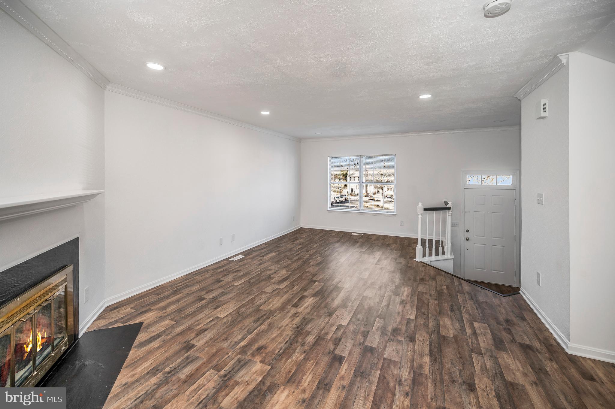 SPRING KNOLL - Residential