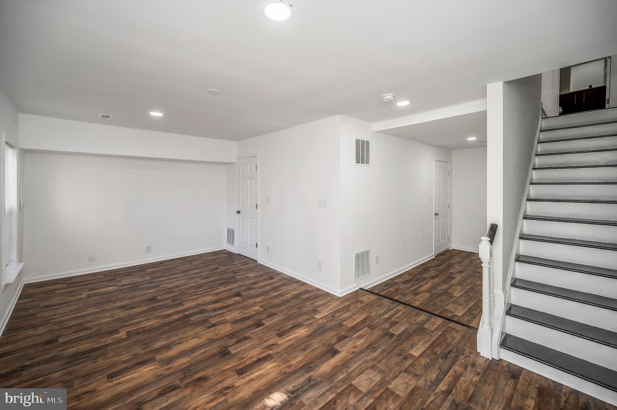 SPRING KNOLL - Residential
