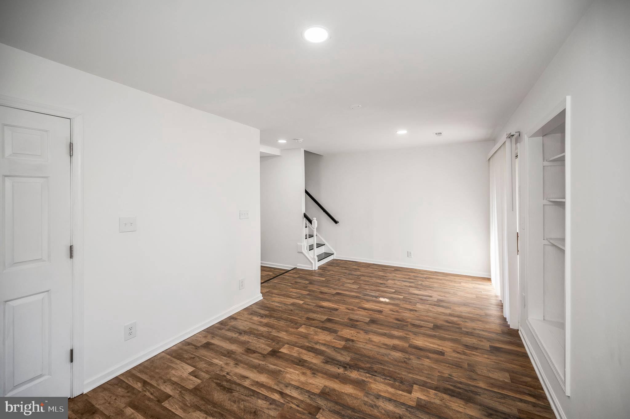 SPRING KNOLL - Residential