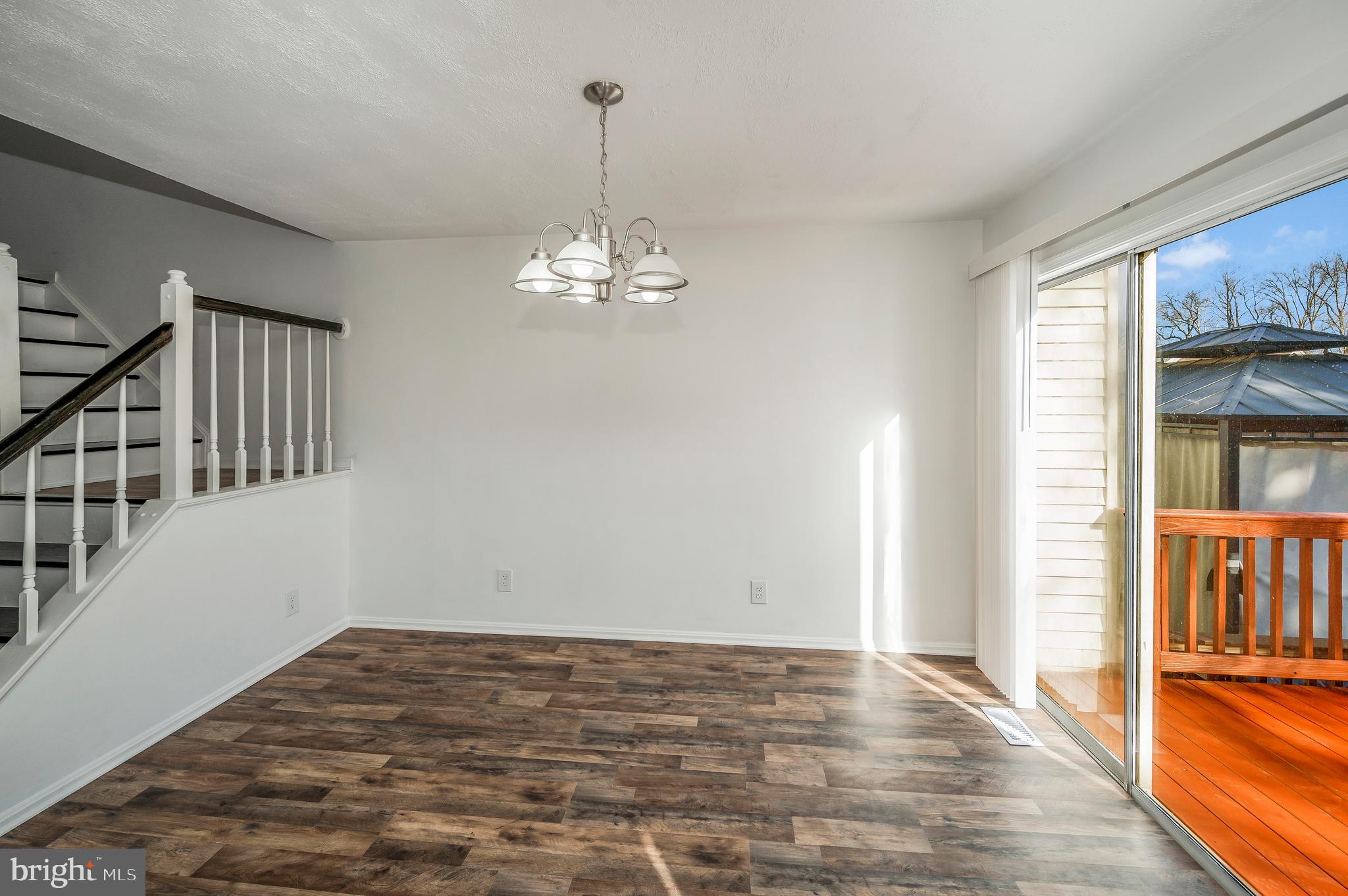 SPRING KNOLL - Residential