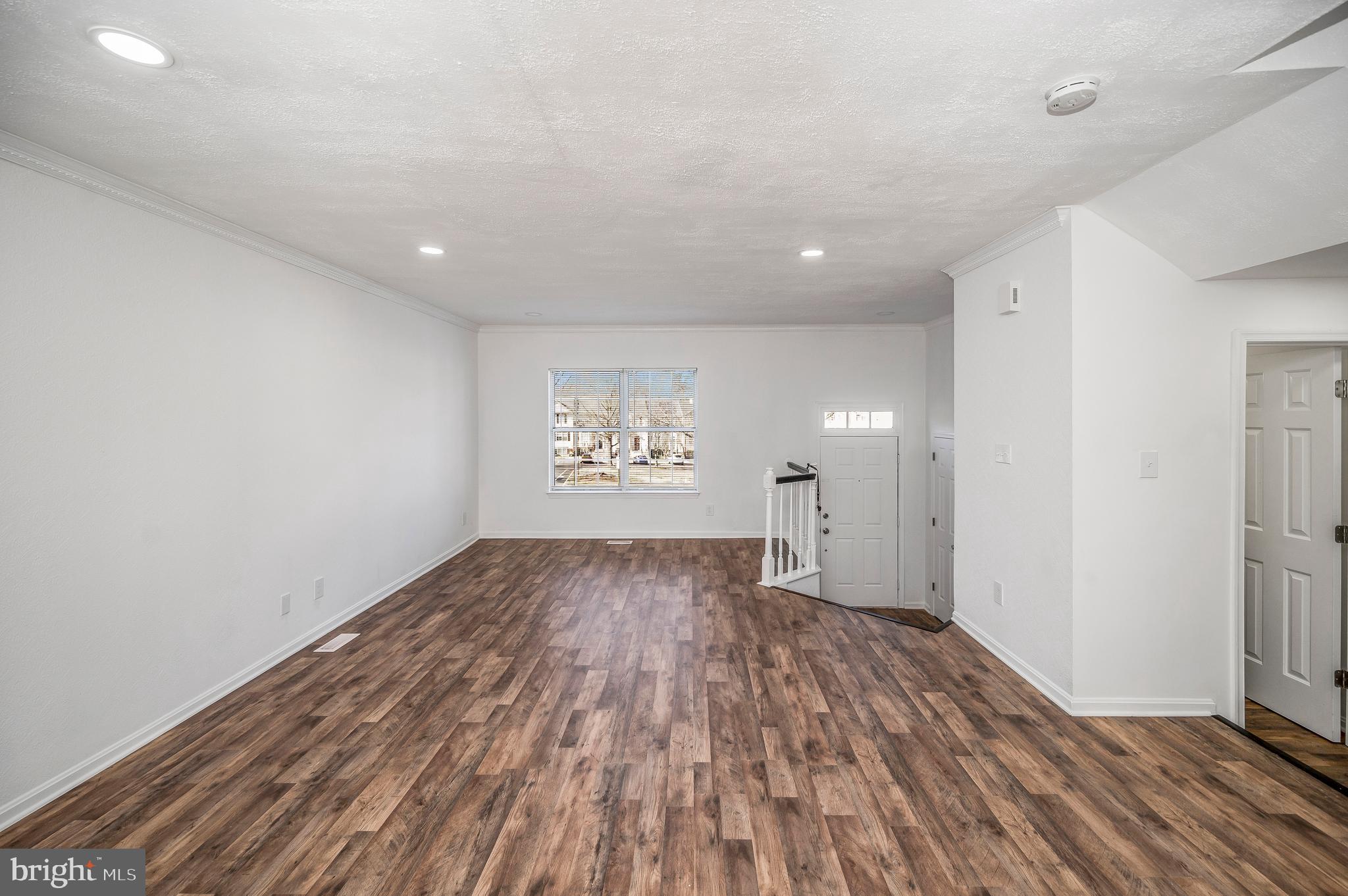 SPRING KNOLL - Residential