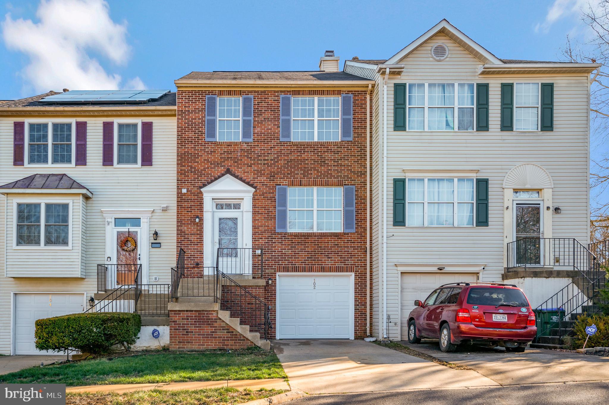 SPRING KNOLL - Residential