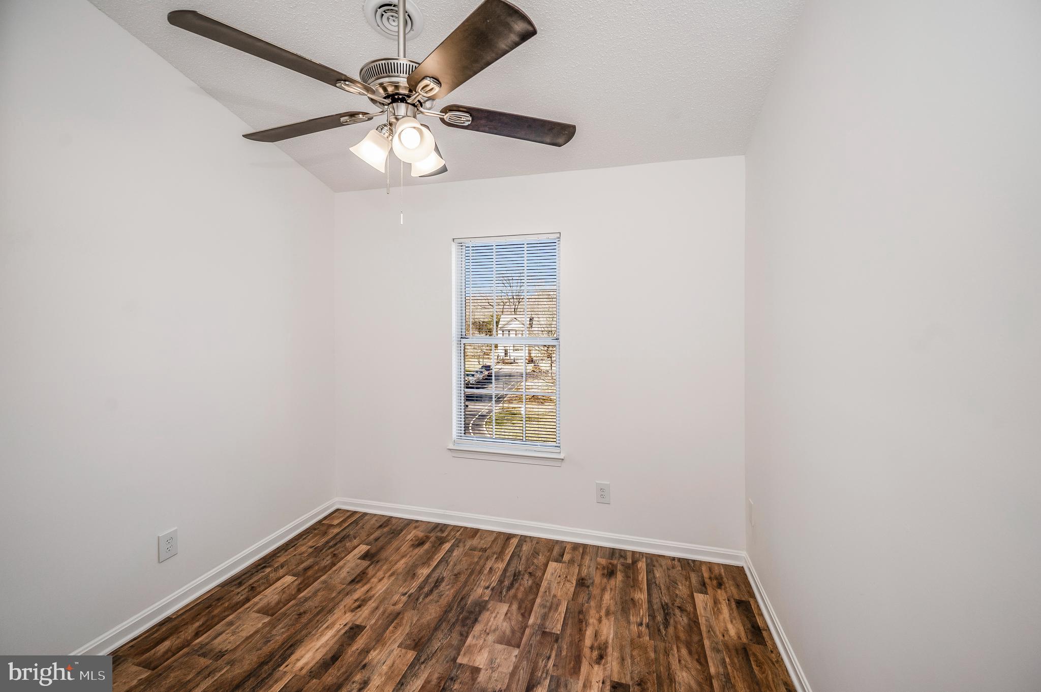 SPRING KNOLL - Residential