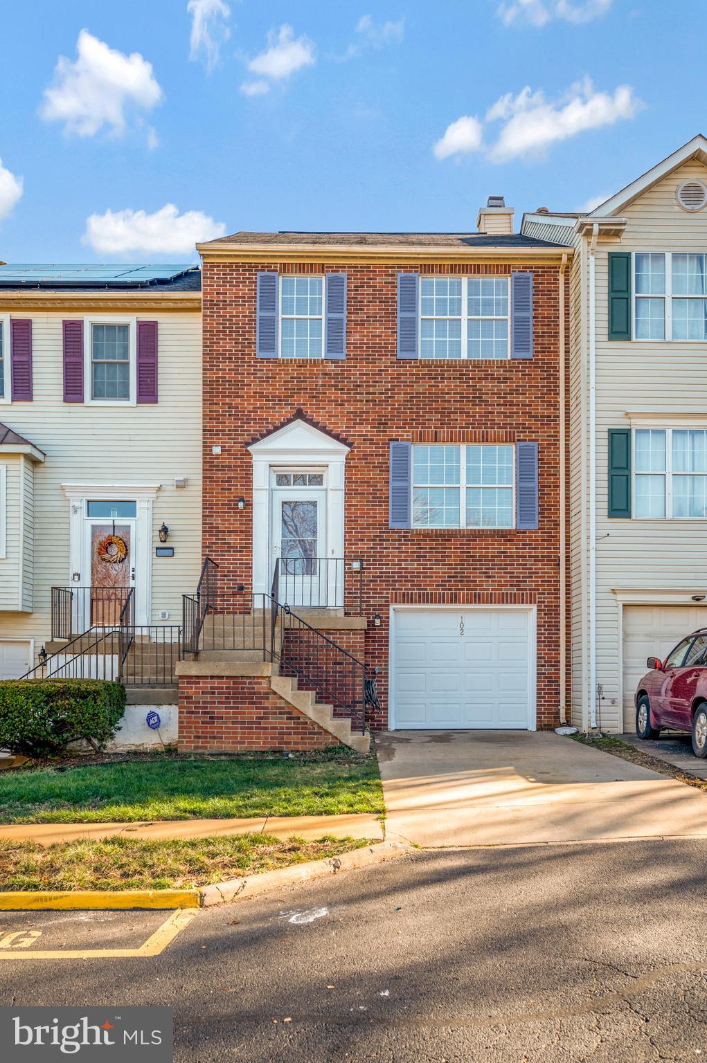 SPRING KNOLL - Residential