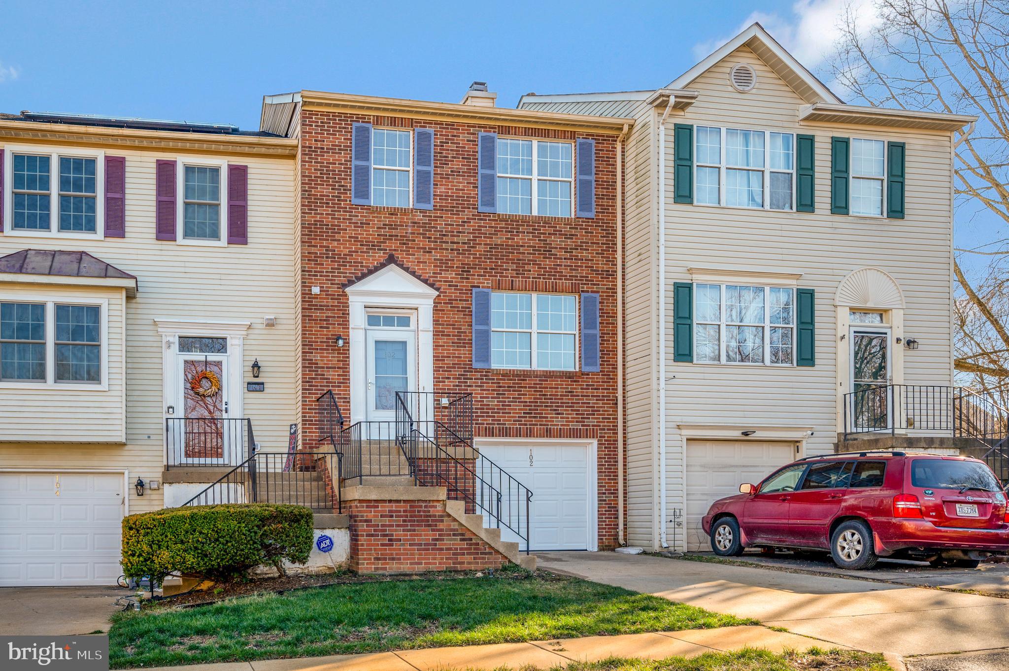 SPRING KNOLL - Residential