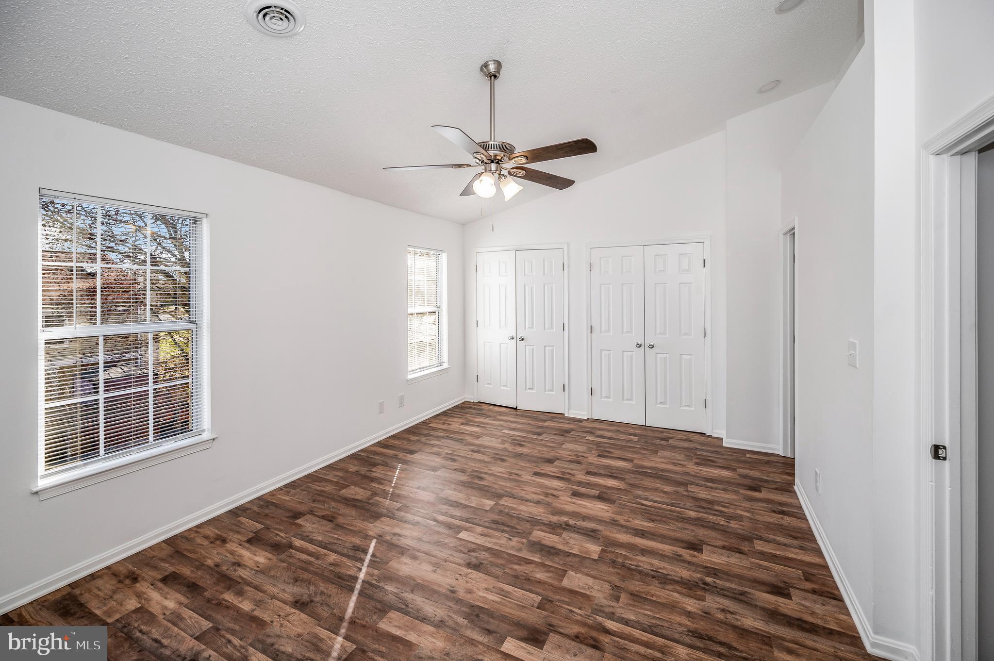SPRING KNOLL - Residential