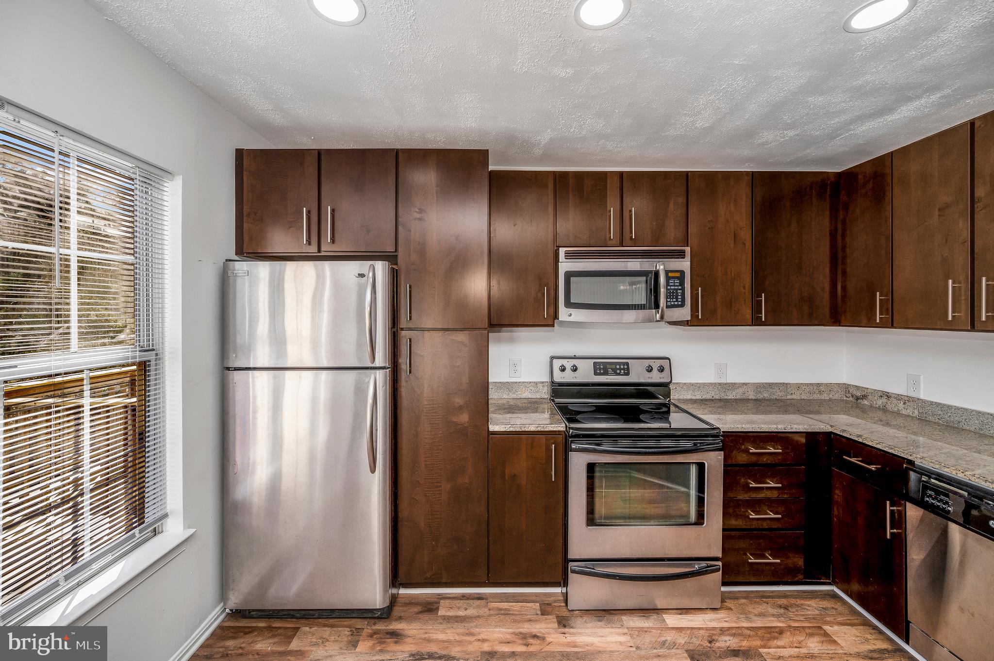 SPRING KNOLL - Residential