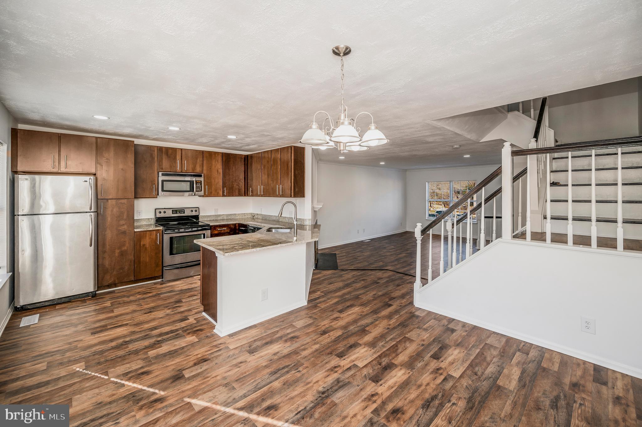 SPRING KNOLL - Residential