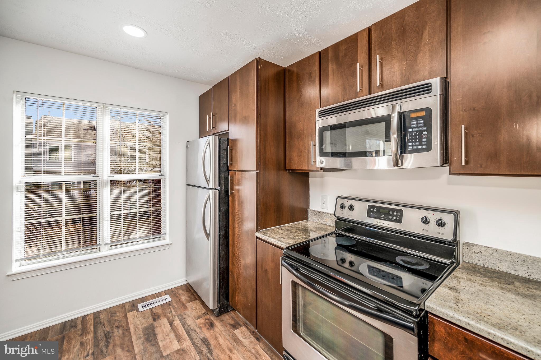 SPRING KNOLL - Residential