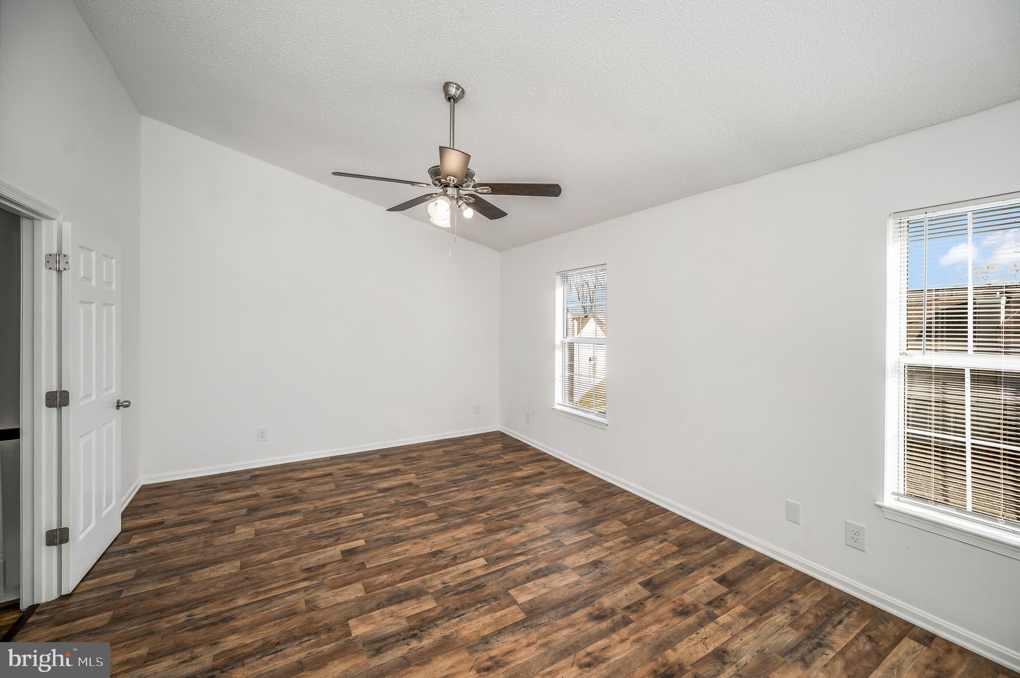SPRING KNOLL - Residential