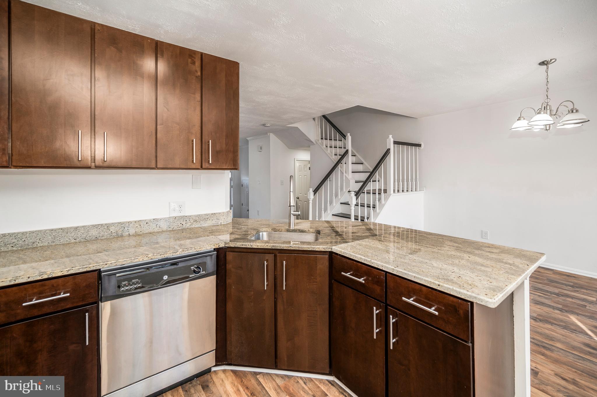 SPRING KNOLL - Residential