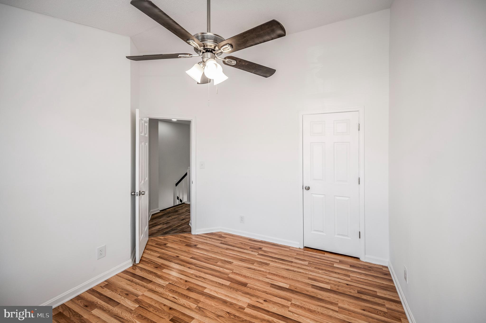 SPRING KNOLL - Residential