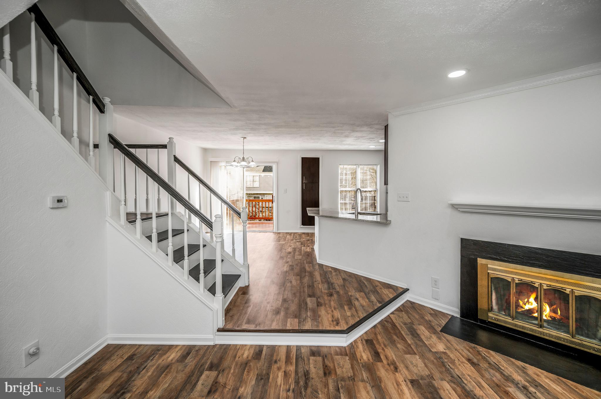 SPRING KNOLL - Residential