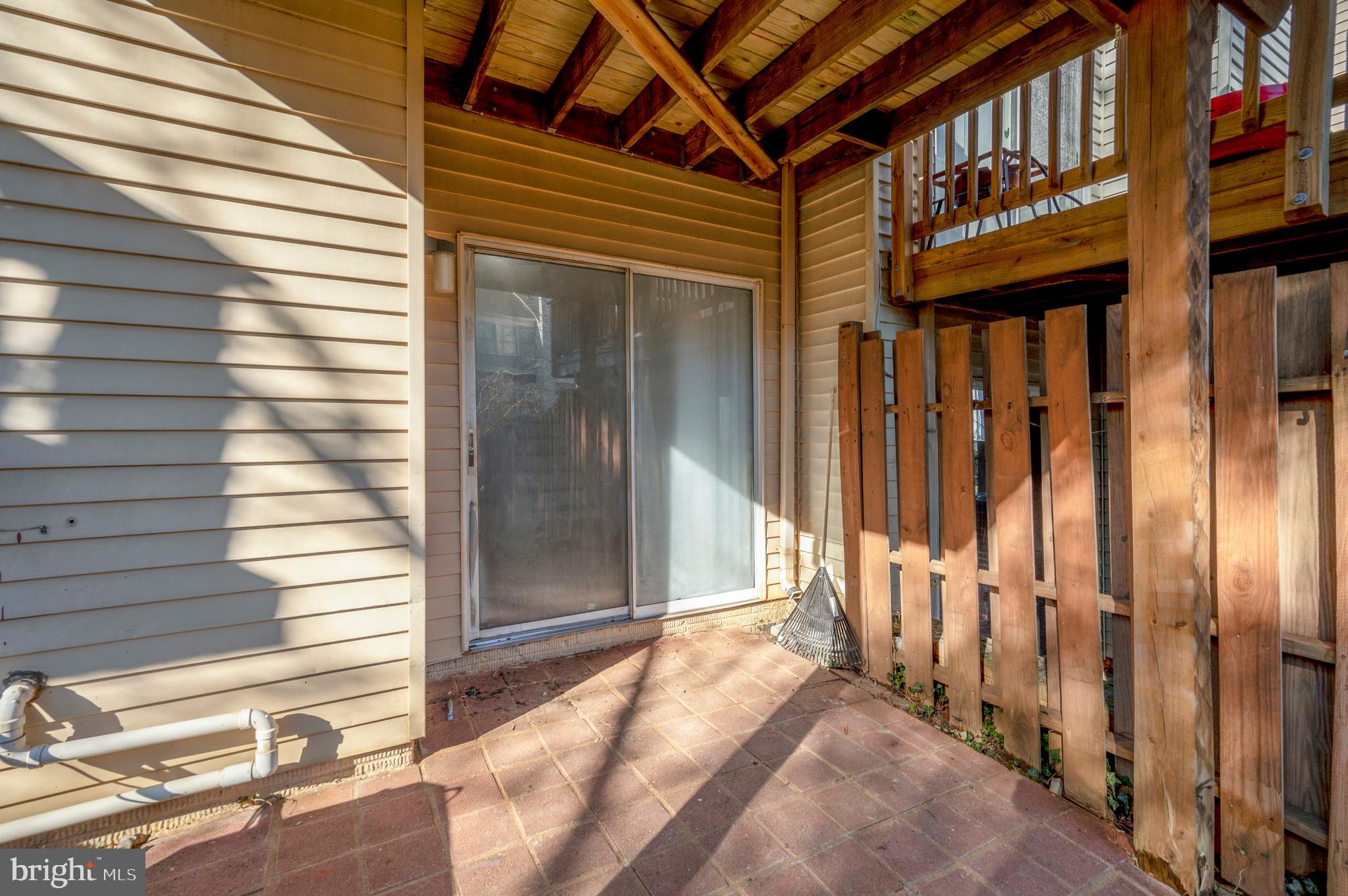 SPRING KNOLL - Residential