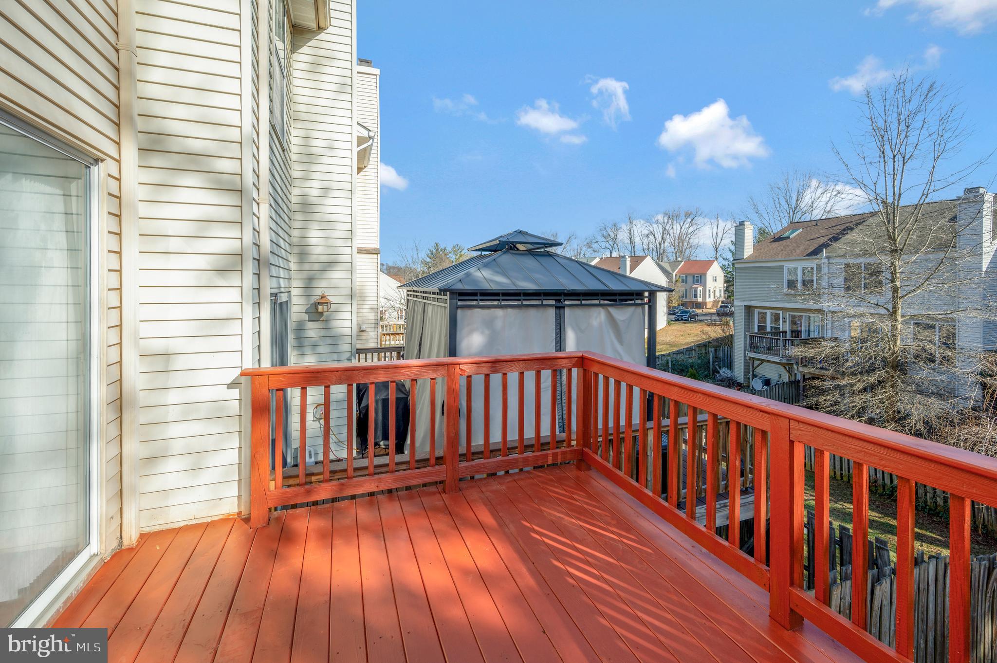 SPRING KNOLL - Residential