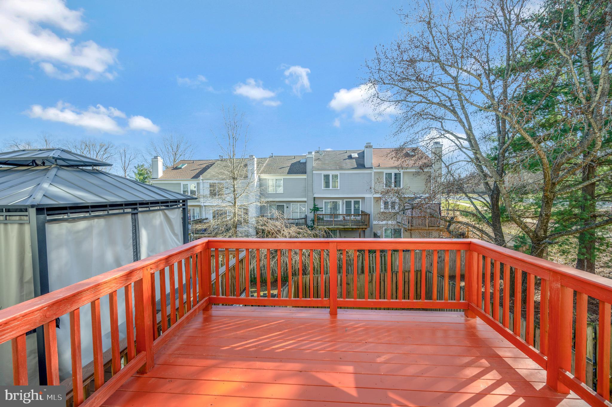 SPRING KNOLL - Residential