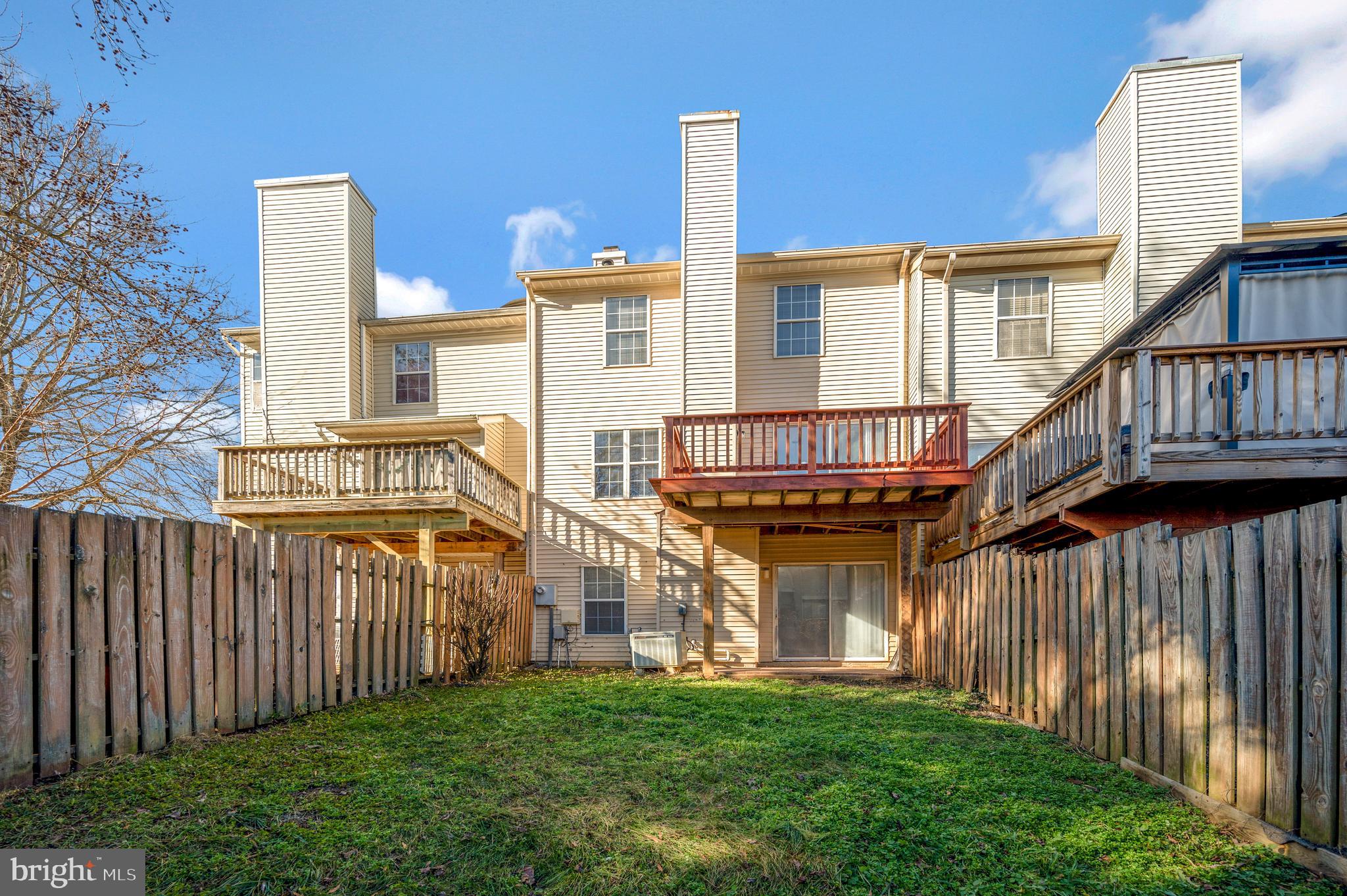SPRING KNOLL - Residential