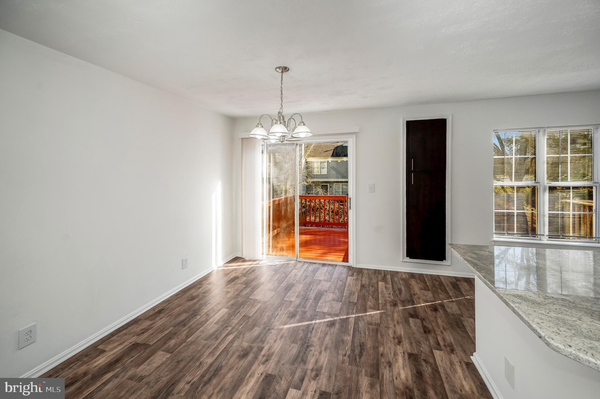 SPRING KNOLL - Residential