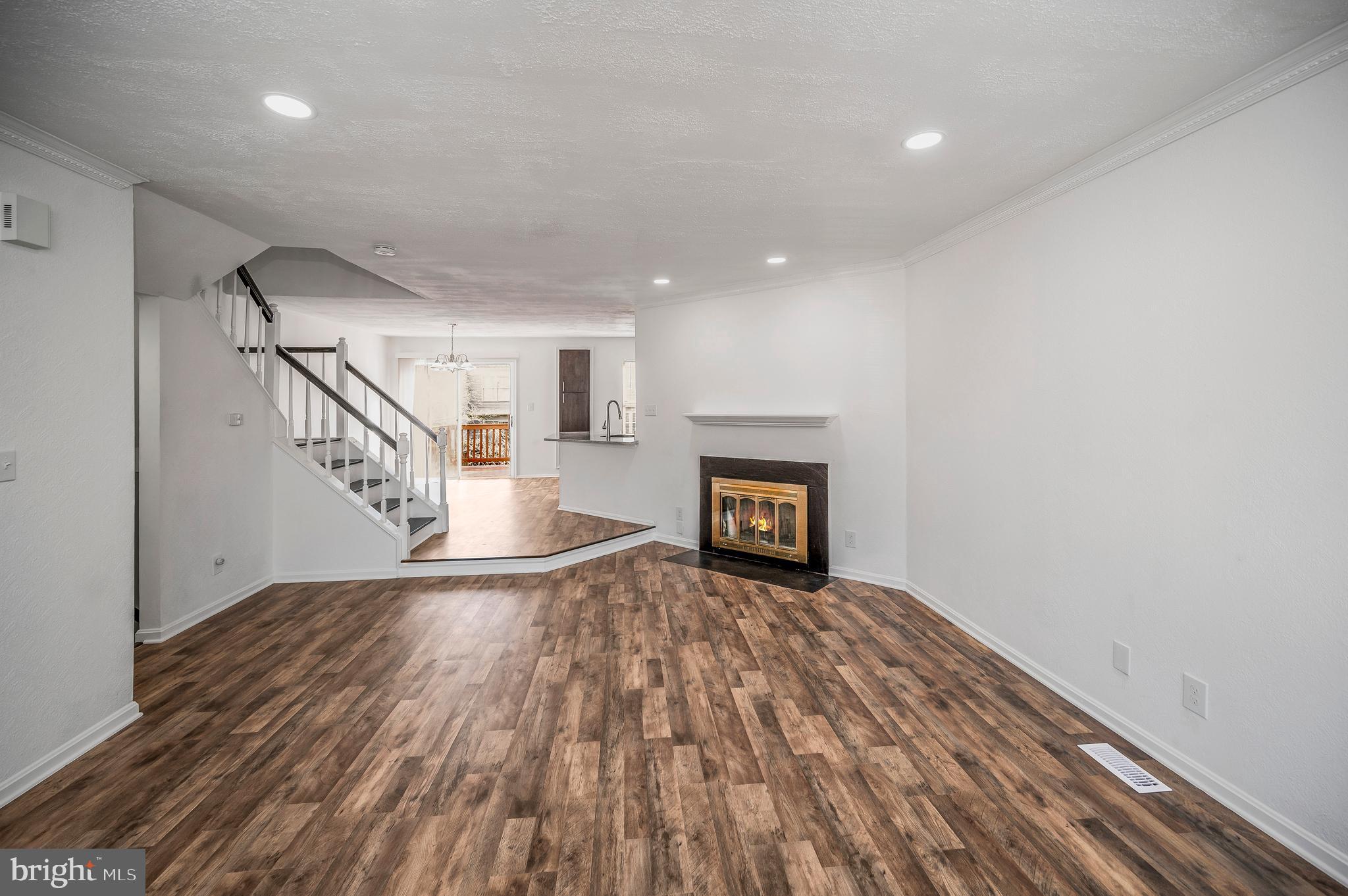 SPRING KNOLL - Residential