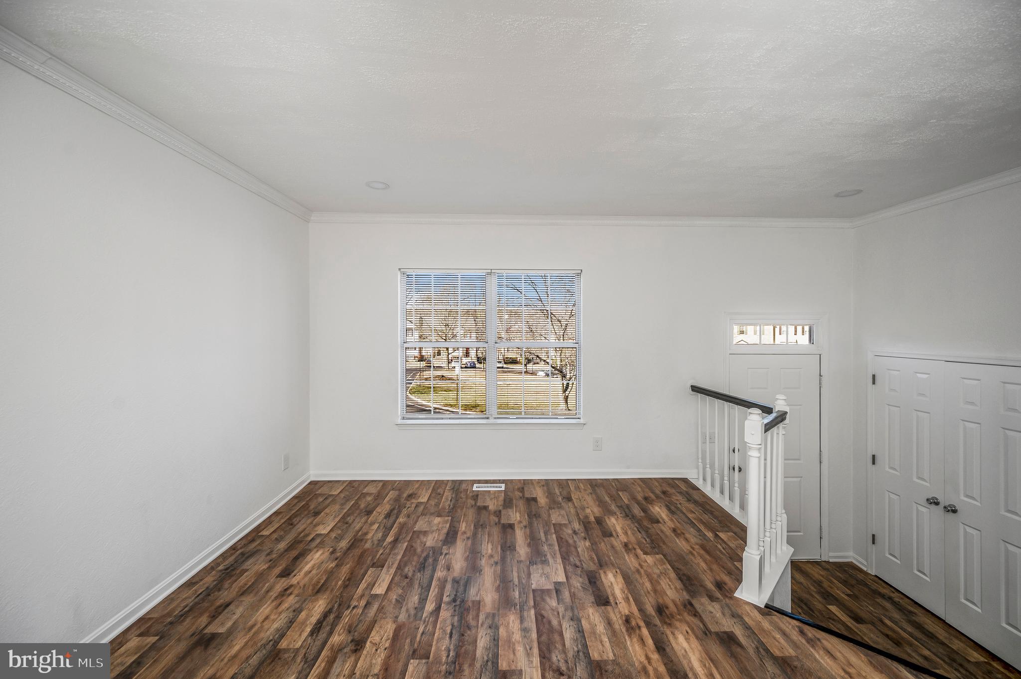 SPRING KNOLL - Residential