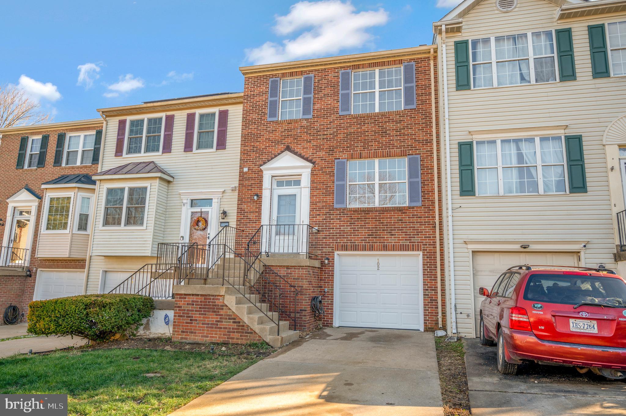 SPRING KNOLL - Residential