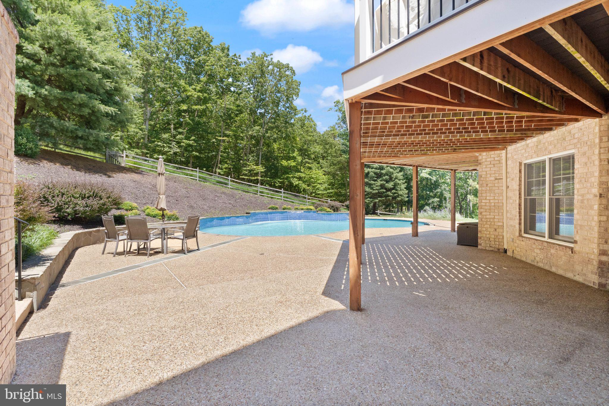 THUNDER OAK - Residential