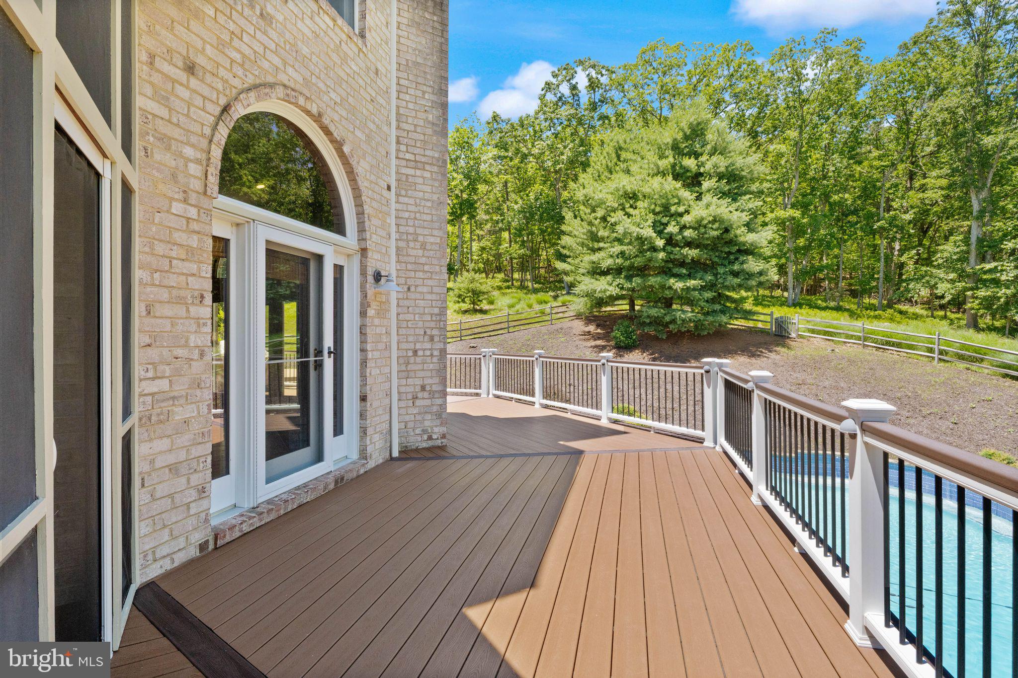 THUNDER OAK - Residential