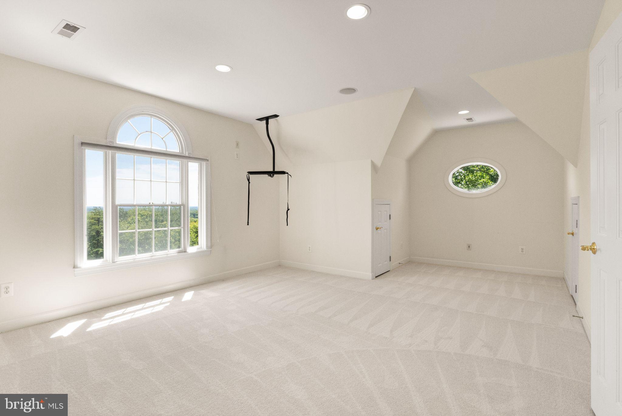 THUNDER OAK - Residential