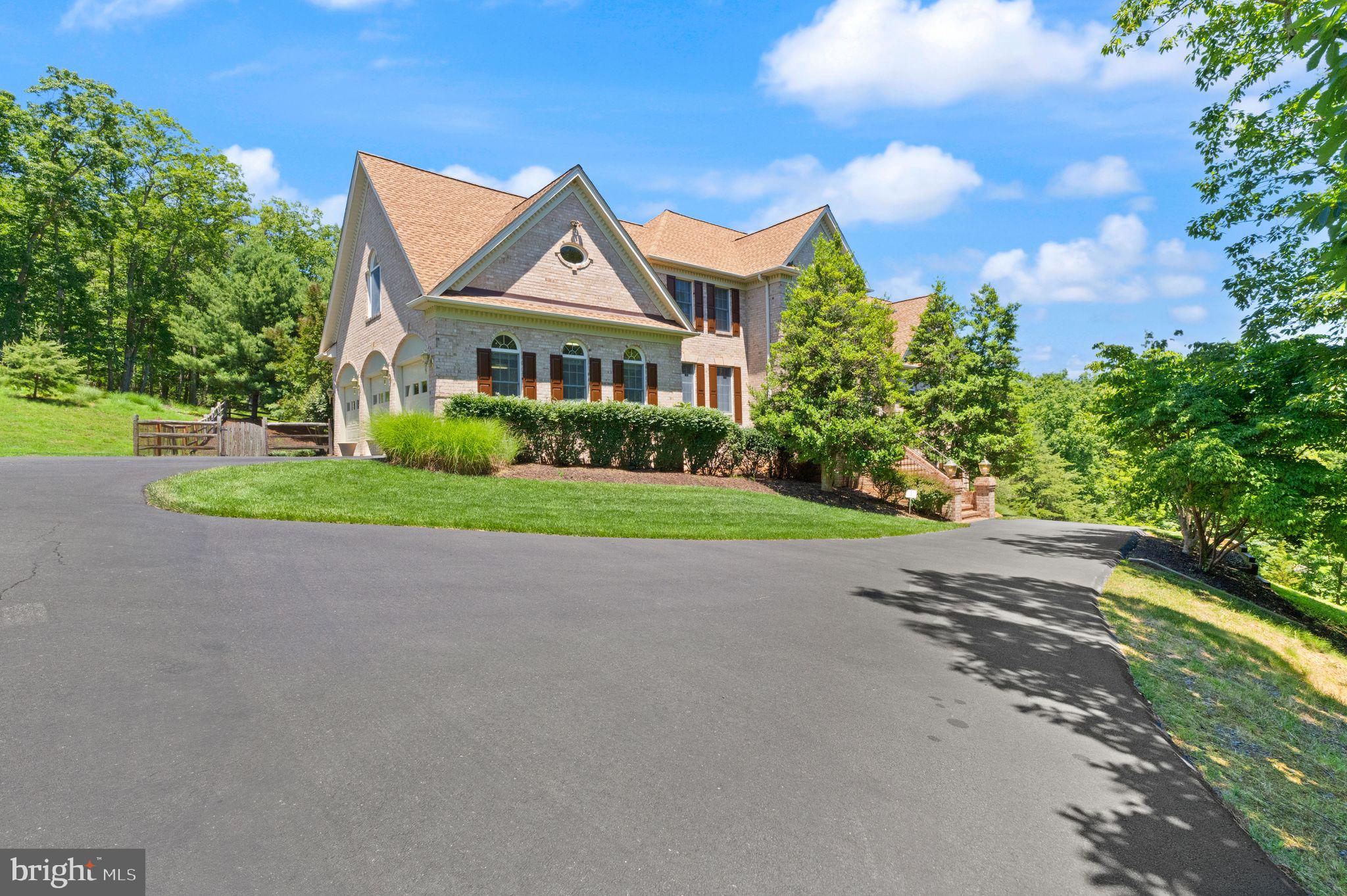 THUNDER OAK - Residential