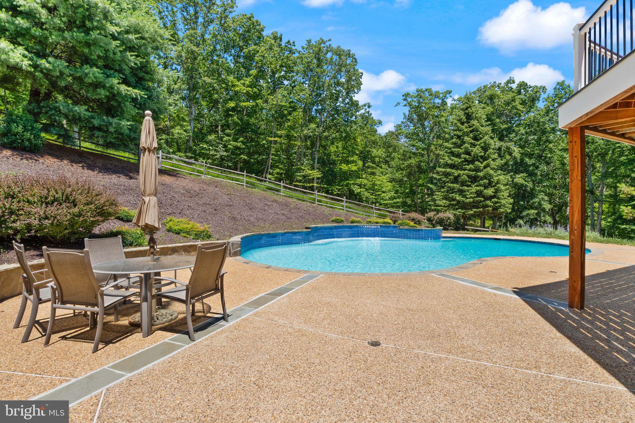 THUNDER OAK - Residential