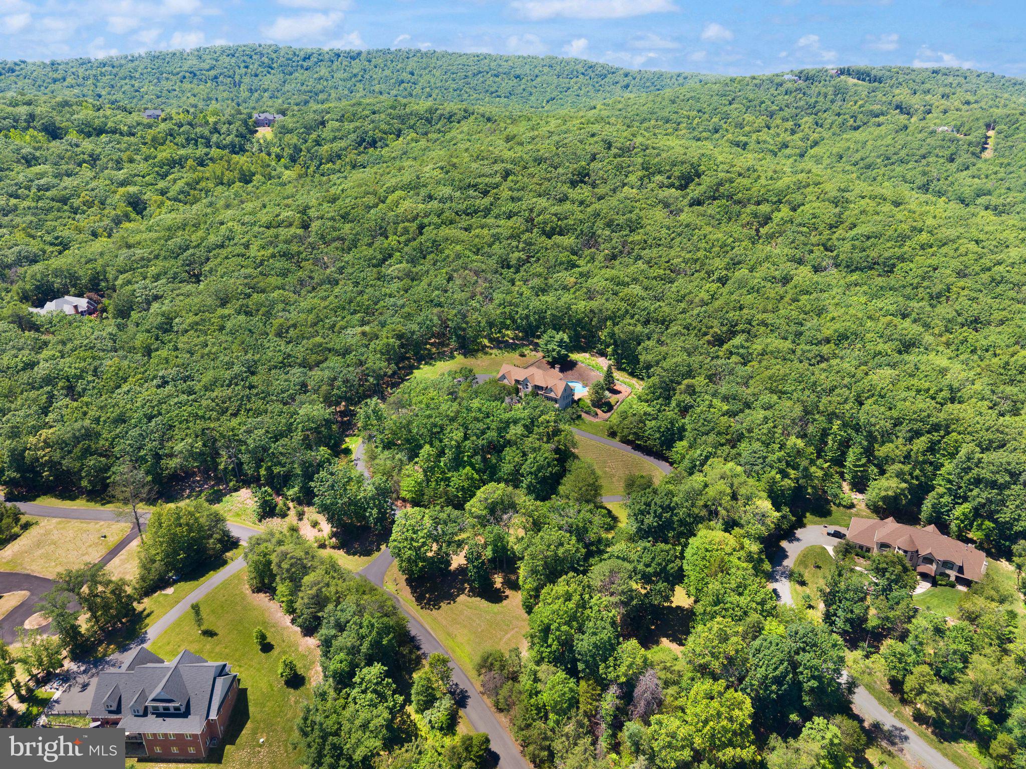 THUNDER OAK - Residential
