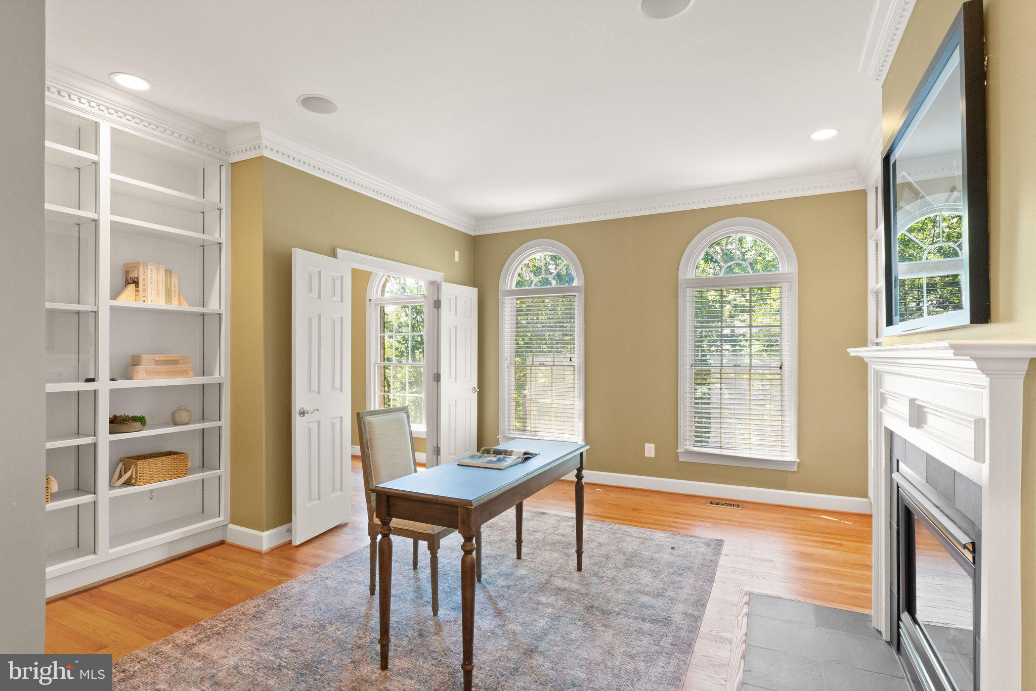 THUNDER OAK - Residential