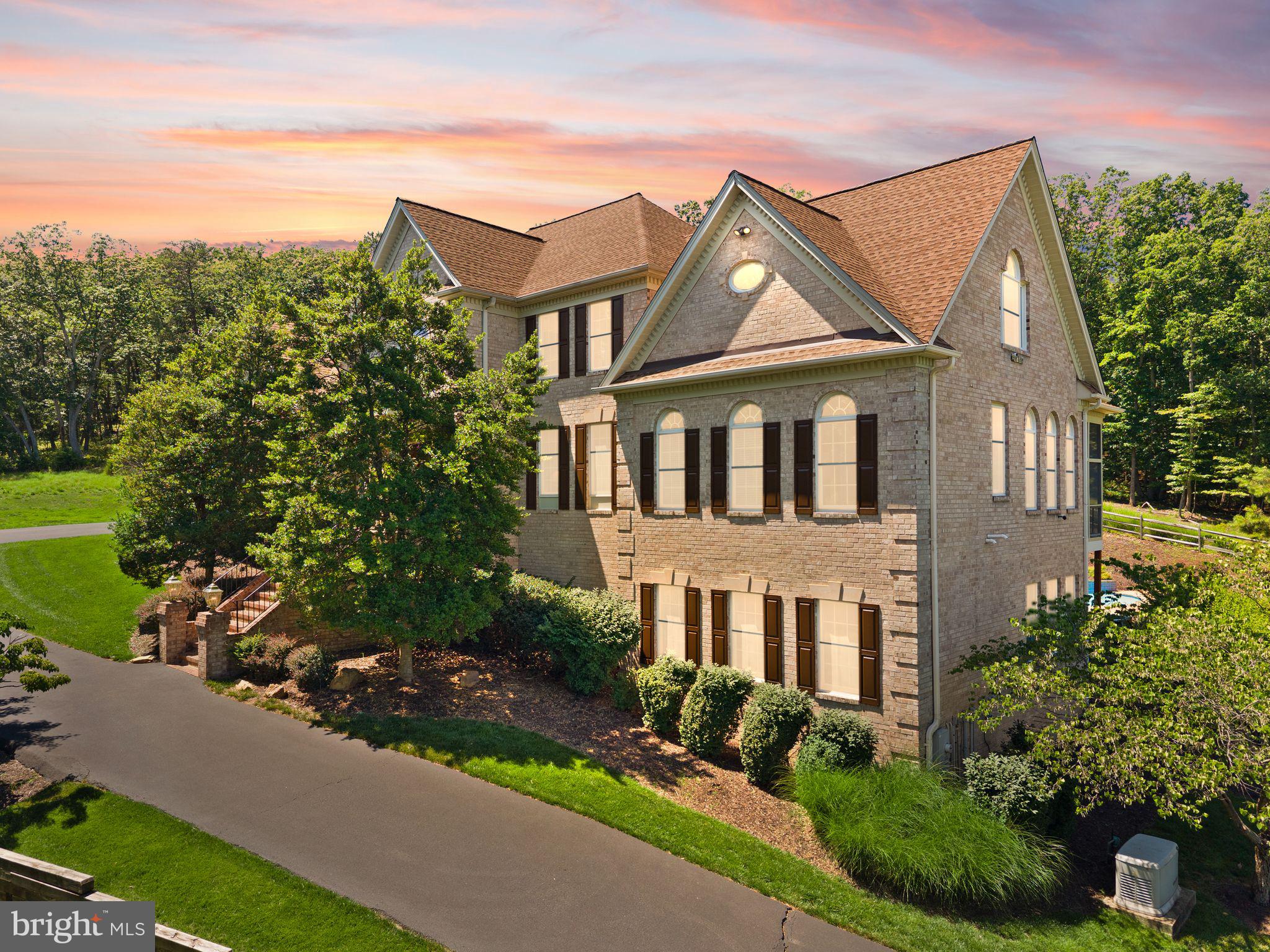 THUNDER OAK - Residential
