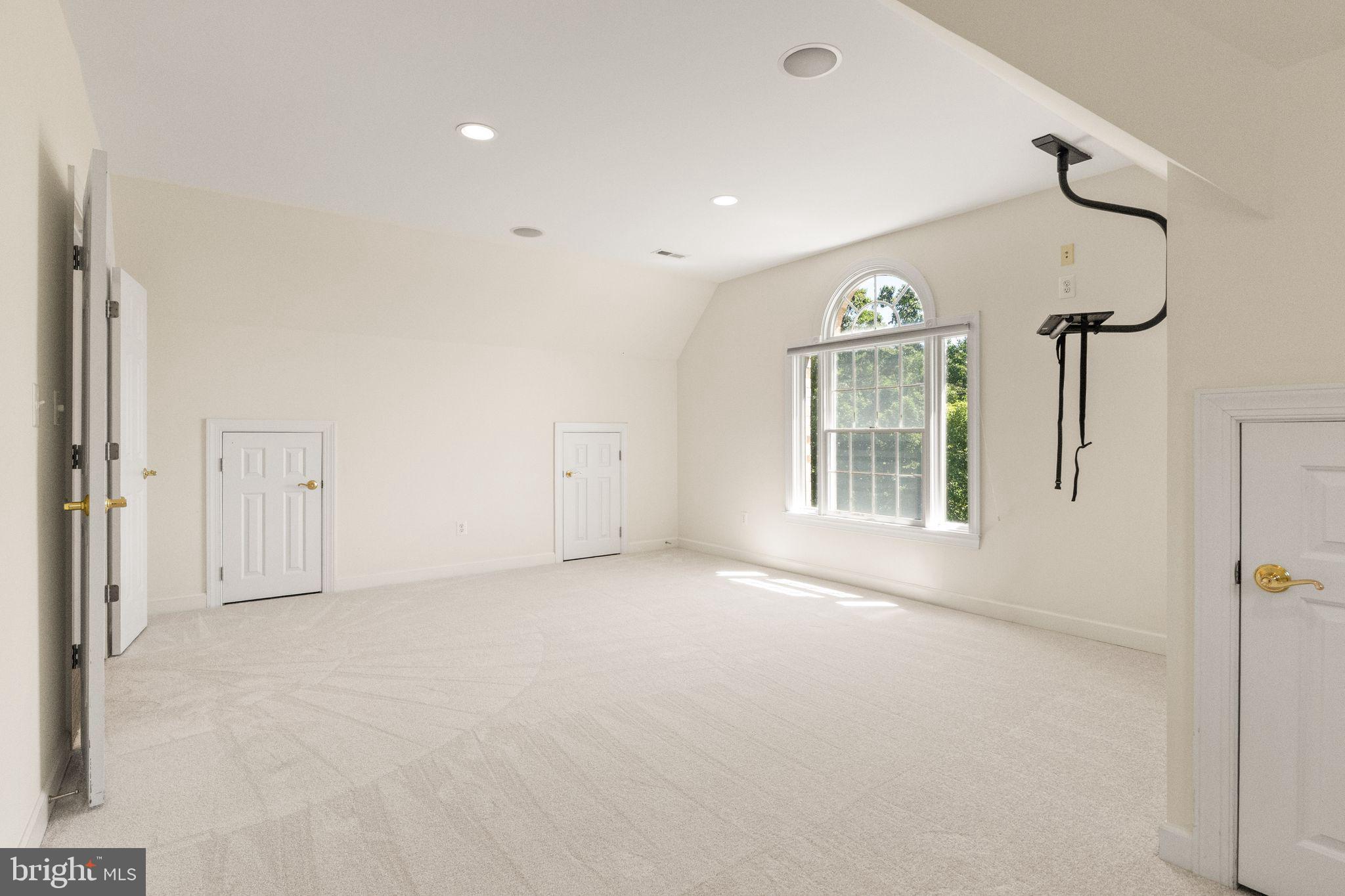THUNDER OAK - Residential