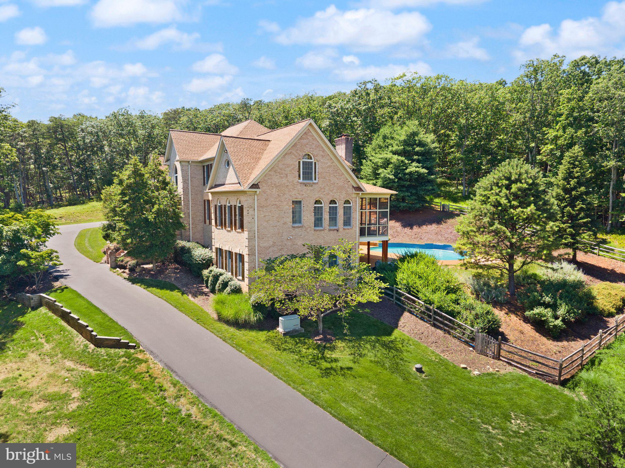 THUNDER OAK - Residential
