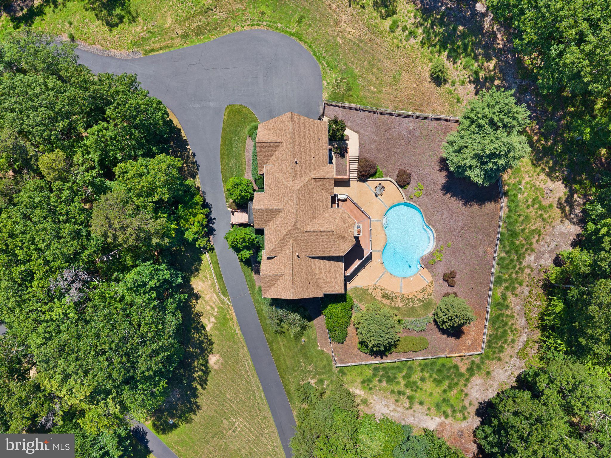 THUNDER OAK - Residential