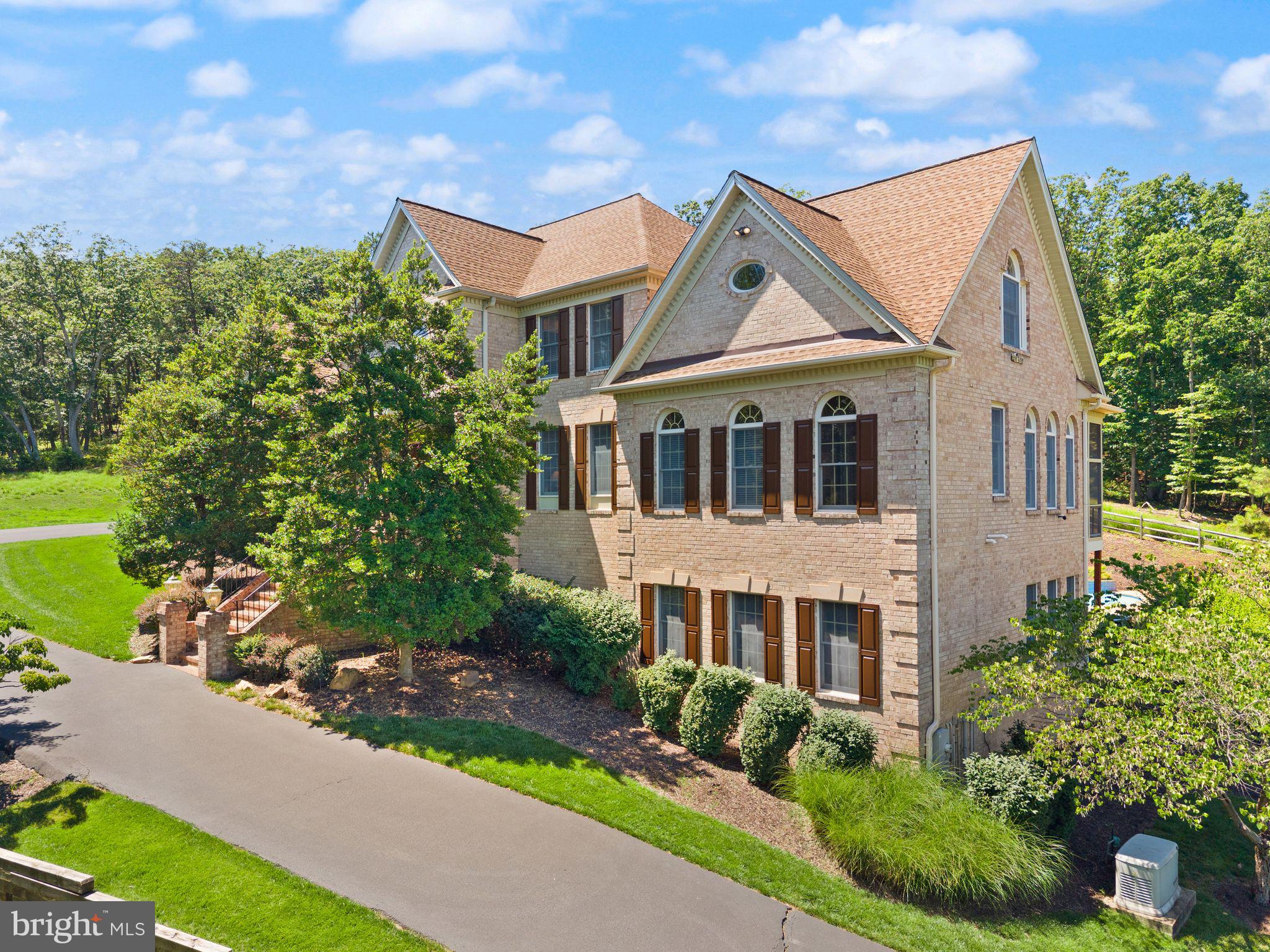 THUNDER OAK - Residential