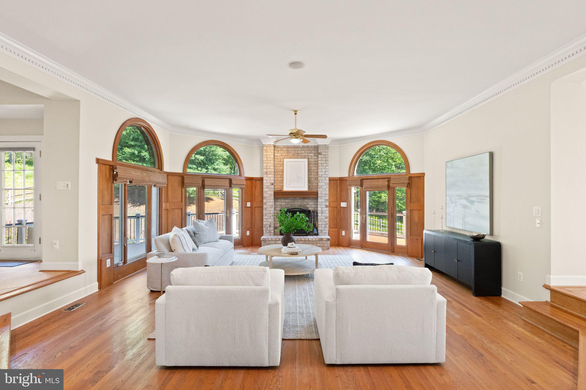 THUNDER OAK - Residential
