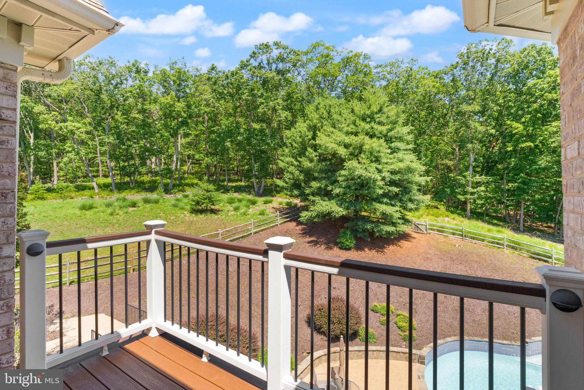 THUNDER OAK - Residential