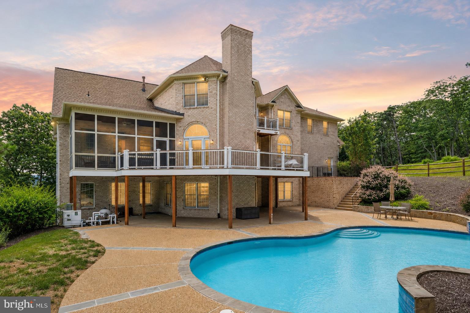 THUNDER OAK - Residential