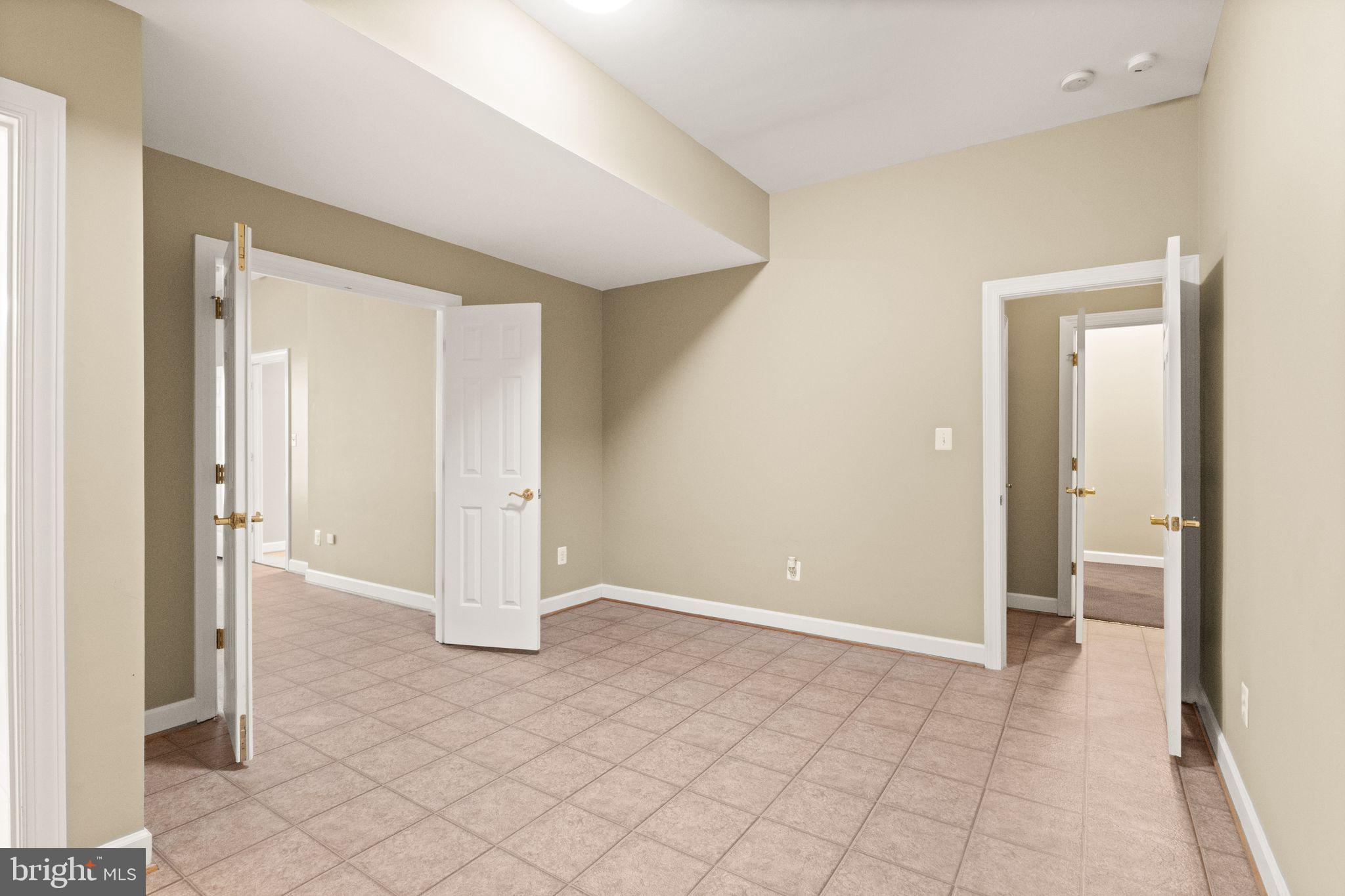 THUNDER OAK - Residential