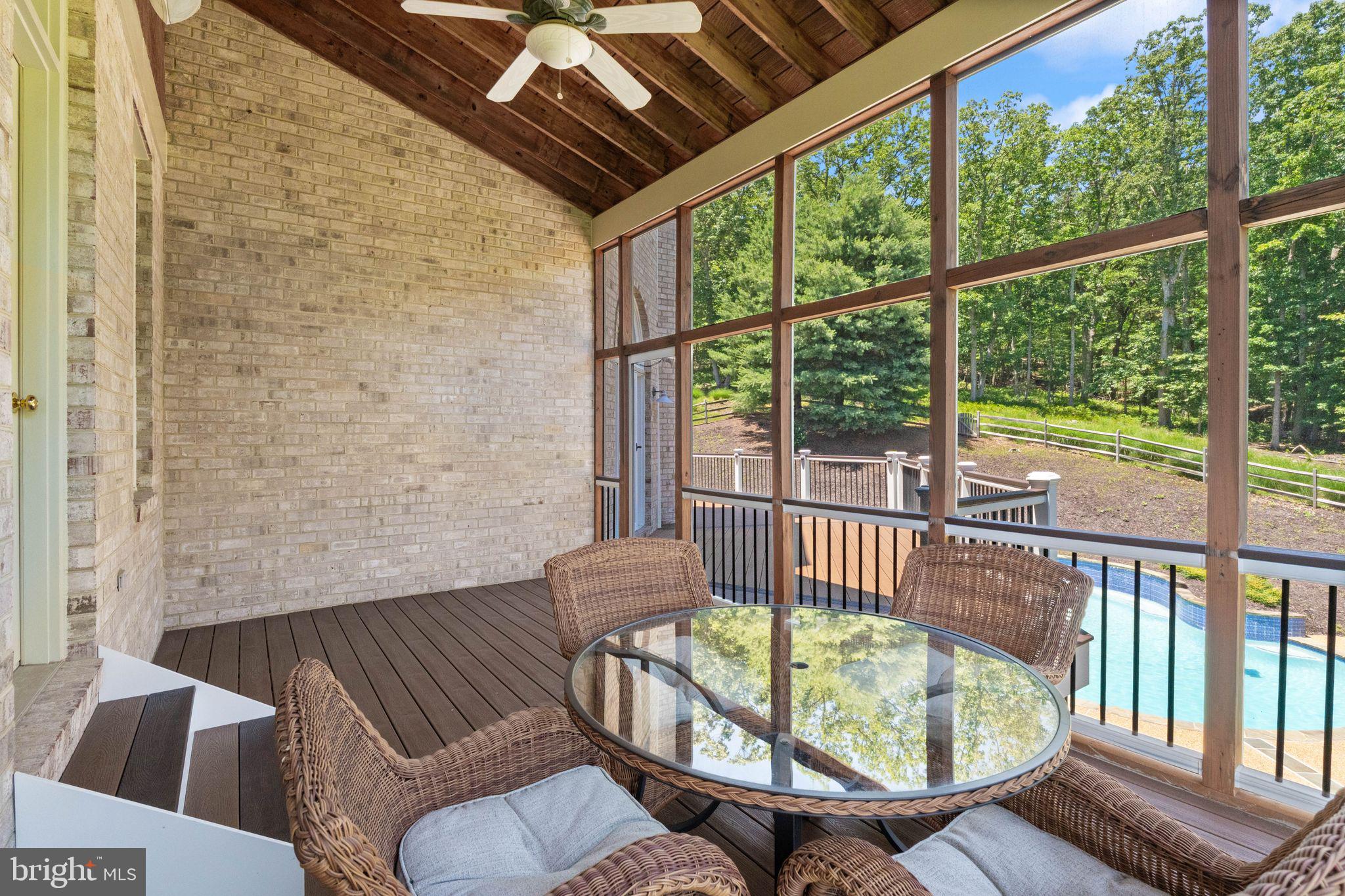THUNDER OAK - Residential