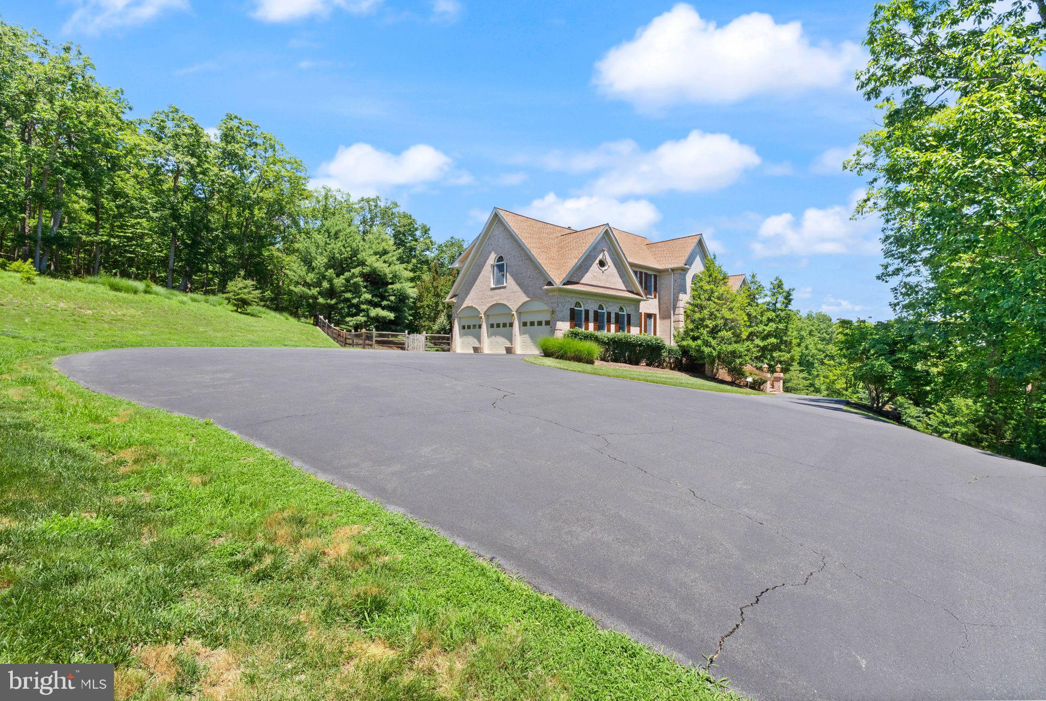 THUNDER OAK - Residential