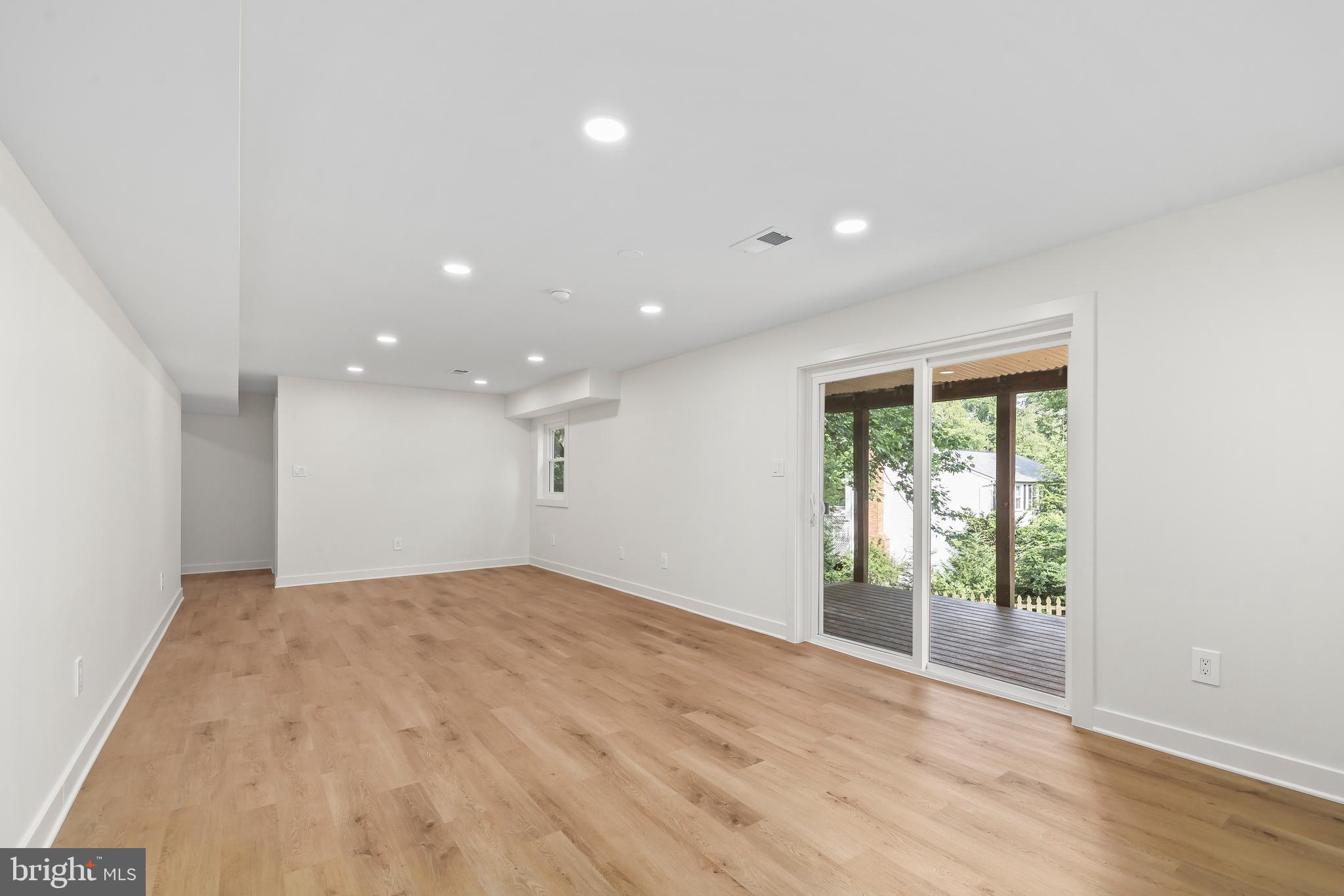 COUNTRY CLUB - Residential