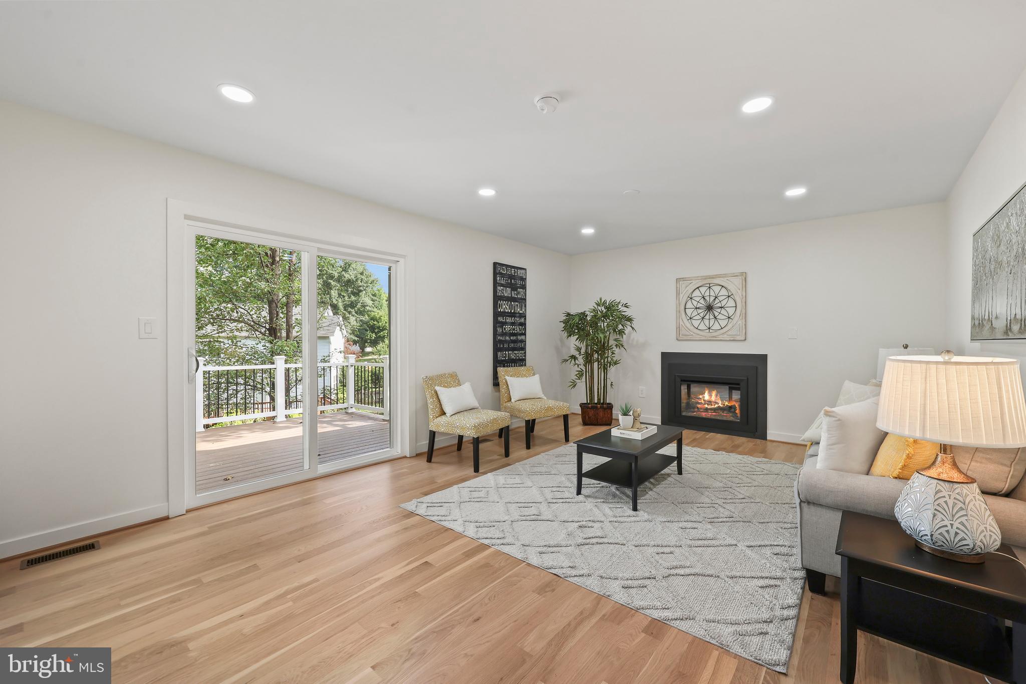 COUNTRY CLUB - Residential
