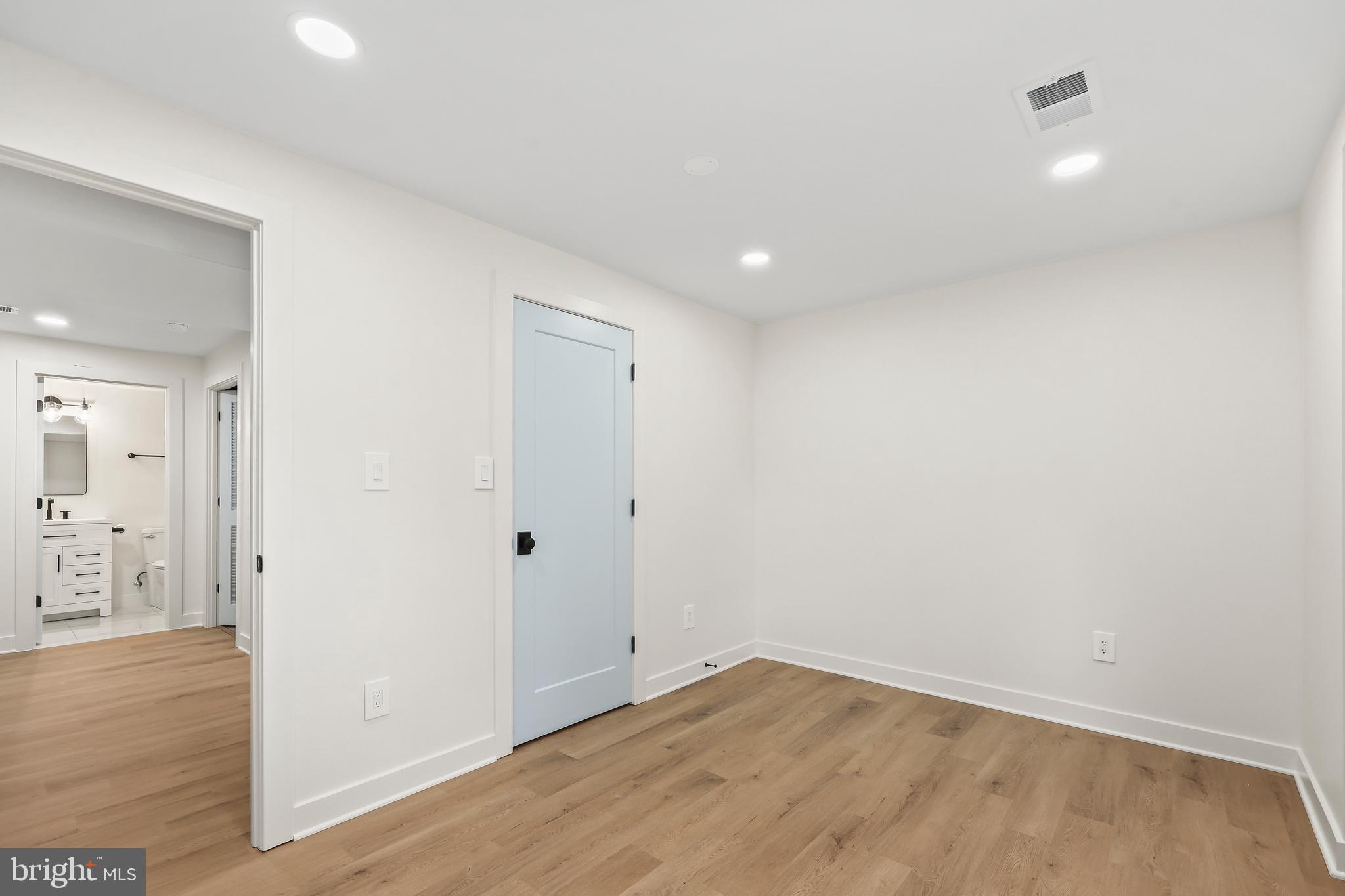 COUNTRY CLUB - Residential