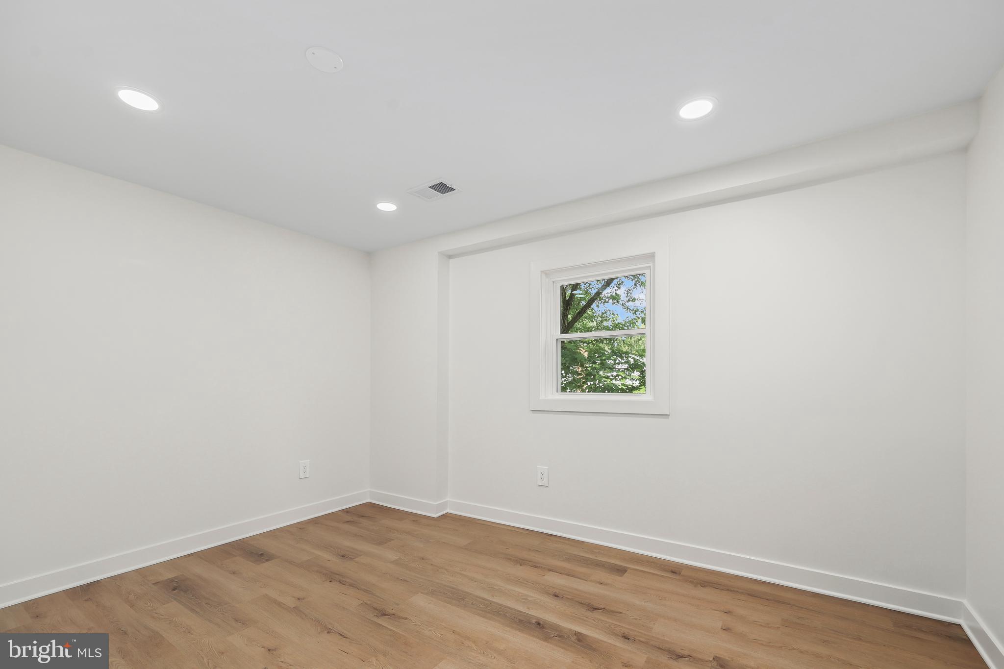 COUNTRY CLUB - Residential
