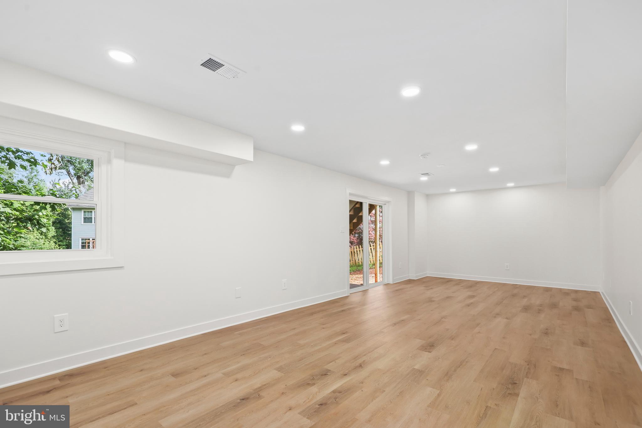COUNTRY CLUB - Residential