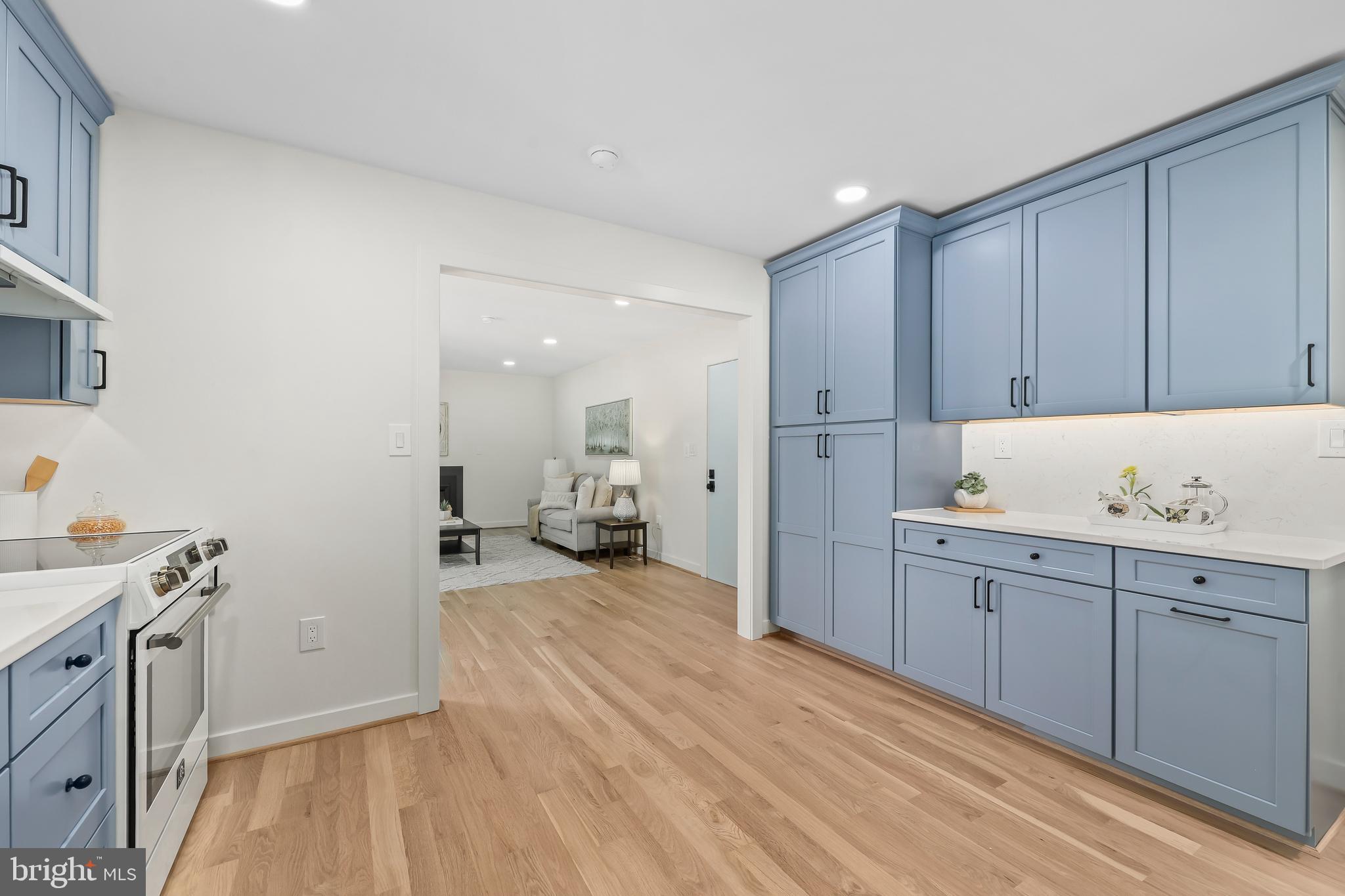 COUNTRY CLUB - Residential